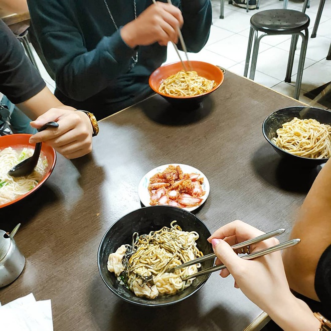 Mì nhem nhuốc: Món mì lạ đang làm mưa làm gió ở Đài Loan khiến các tín đồ ẩm thực đứng ngồi không yên - Ảnh 4.