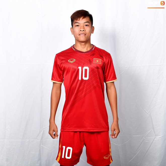 Cầu thủ U23 Việt Nam hoá hotboy ảnh thẻ trước thềm trận ra quân gặp U23 UAE - Ảnh 12.