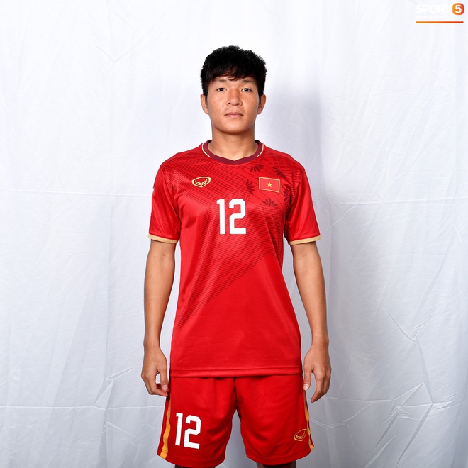 Cầu thủ U23 Việt Nam hoá hotboy ảnh thẻ trước thềm trận ra quân gặp U23 UAE - Ảnh 14.