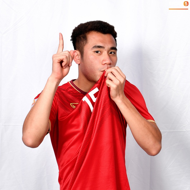 Cầu thủ U23 Việt Nam hoá hotboy ảnh thẻ trước thềm trận ra quân gặp U23 UAE - Ảnh 17.
