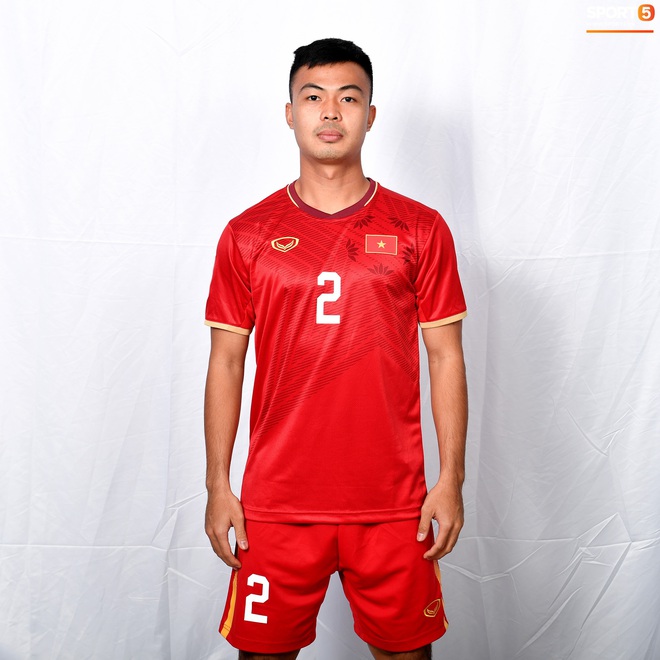 Cầu thủ U23 Việt Nam hoá hotboy ảnh thẻ trước thềm trận ra quân gặp U23 UAE - Ảnh 4.