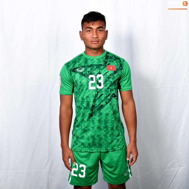 Cầu thủ U23 Việt Nam hoá hotboy ảnh thẻ trước thềm trận ra quân gặp U23 UAE - Ảnh 25.