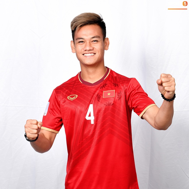 Cầu thủ U23 Việt Nam hoá hotboy ảnh thẻ trước thềm trận ra quân gặp U23 UAE - Ảnh 6.