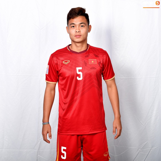 Cầu thủ U23 Việt Nam hoá hotboy ảnh thẻ trước thềm trận ra quân gặp U23 UAE - Ảnh 7.