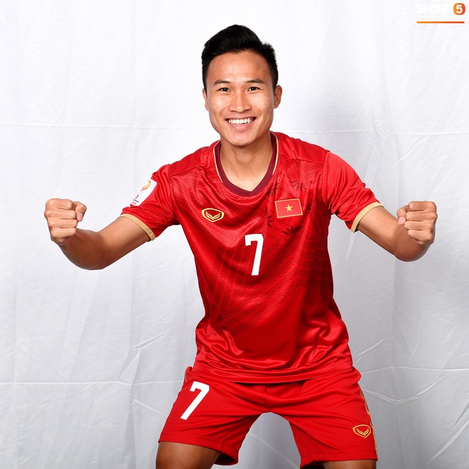 Cầu thủ U23 Việt Nam hoá hotboy ảnh thẻ trước thềm trận ra quân gặp U23 UAE - Ảnh 9.