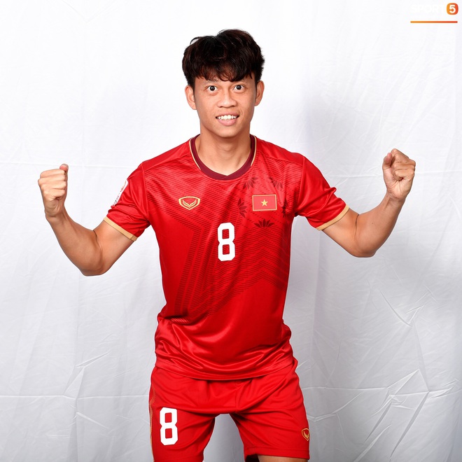 Cầu thủ U23 Việt Nam hoá hotboy ảnh thẻ trước thềm trận ra quân gặp U23 UAE - Ảnh 10.