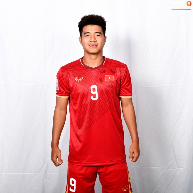 Cầu thủ U23 Việt Nam hoá hotboy ảnh thẻ trước thềm trận ra quân gặp U23 UAE - Ảnh 11.