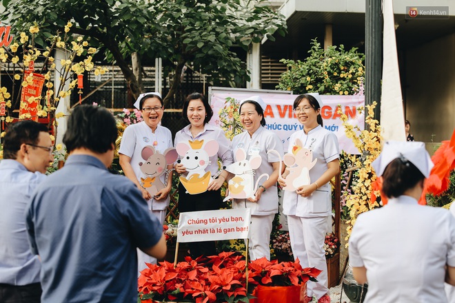 Khi các bác sĩ Sài Gòn chung tay thiết kế đường hoa xuân trong bệnh viện: Đem Tết đến thật gần cho người bệnh ở Chợ Rẫy - Ảnh 13.