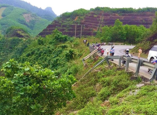  Xe bán tải lao xuống vực sâu 50 mét, tài xế chết tại chỗ  - Ảnh 1.