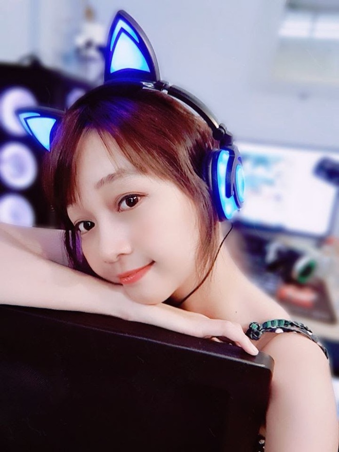 Mê mẩn vẻ đẹp ngọt lịm của Hạ Mi, nữ streamer hot nhất làng Liên quân Mobile Việt hiện nay - Ảnh 3.