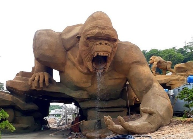 Lót dép hóng công viên King Kong - khủng long siêu to khổng lồ sắp khai trương tại Hạ Long - Ảnh 1.