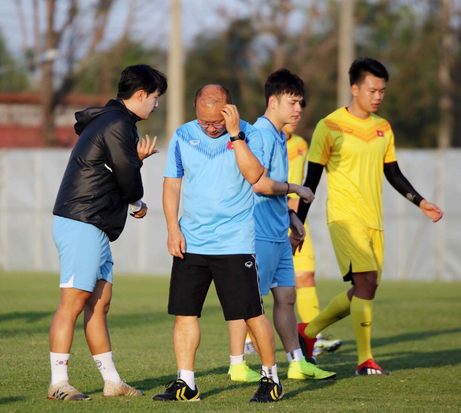 Bùi Tiến Dũng làm leader dẫn hội Quang Hải, Đức Chinh đạp xe dạo chơi trước trận đấu U23 Việt Nam gặp U23 UAE - Ảnh 4.