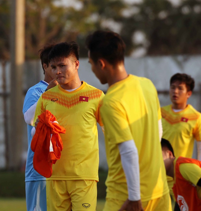 B&ugrave;i Tiến Dũng l&agrave;m leader dẫn hội Quang Hải, Đức Chinh đạp xe dạo chơi trước trận đấu U23 Việt Nam gặp U23 UAE - Ảnh 9.
