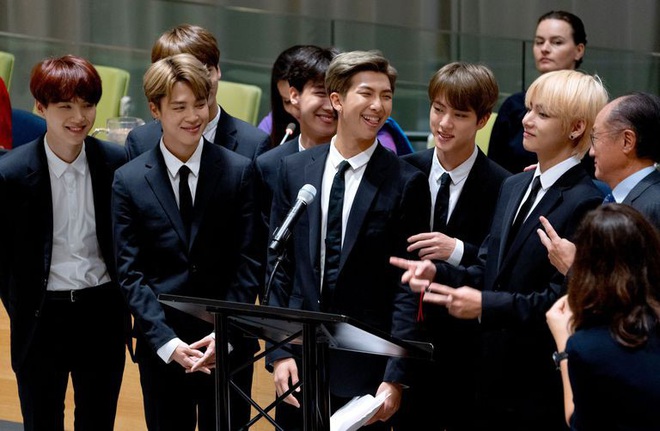 BTS và 10 dấu mốc “mở đường” cho Kpop: Diễn ở Grammy, 3 lần no.1 Billboard 200 cùng hàng loạt “lần đầu tiên” khiến ARMY phổng mũi tự hào - Ảnh 11.