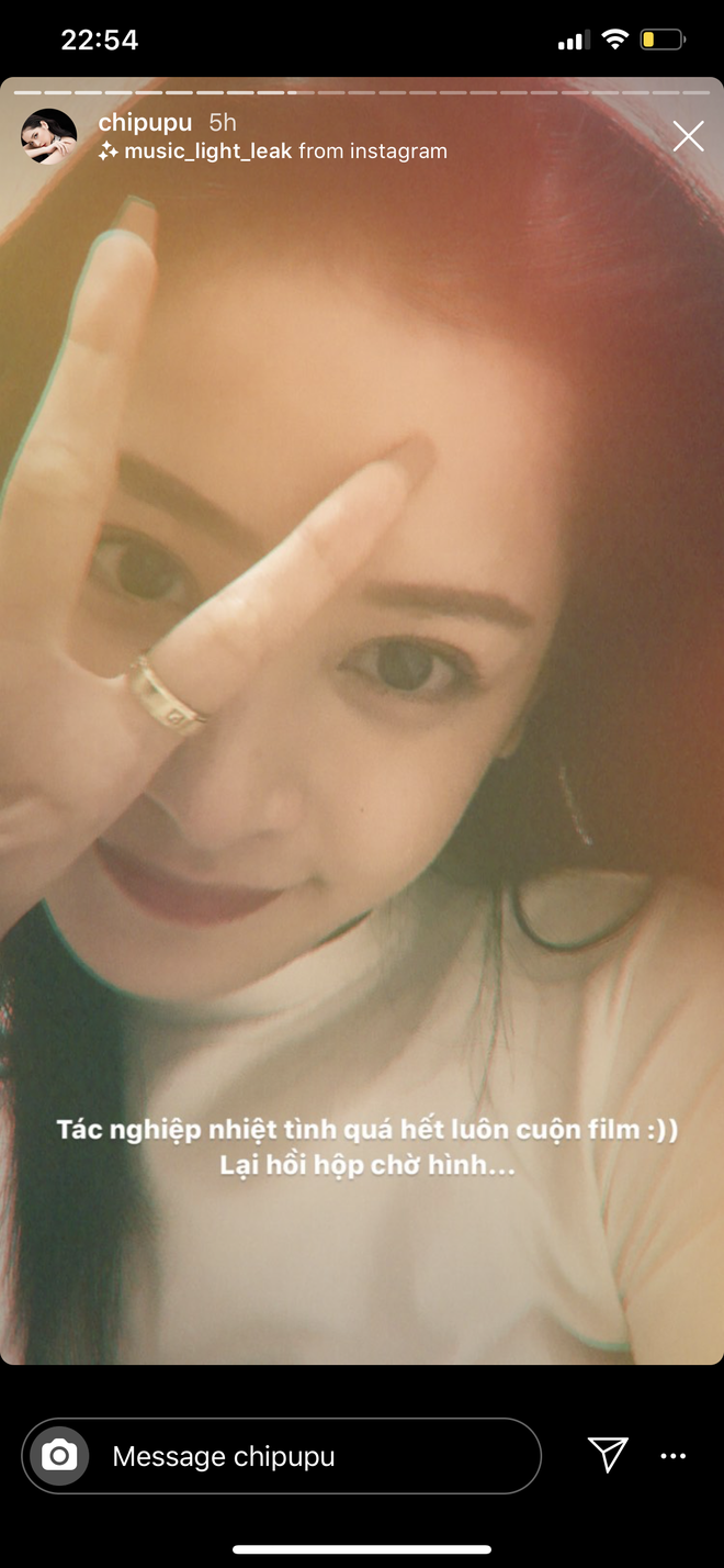Chi Pu b&acirc;y giờ ch&iacute;nh l&agrave; đại diện của những người mới chơi m&aacute;y phim: l&ocirc;i tất cả mọi người ra chụp, gặp ai cũng chụp, thấy g&igrave; cũng chụp - Ảnh 2.