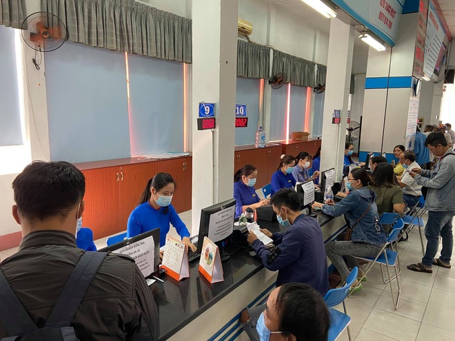 Ngày đầu bán vé Tết Tân Sửu 2021: Ga Sài Gòn vắng khách vì hàng chục nghìn người đã mua vé qua mạng - Ảnh 3.