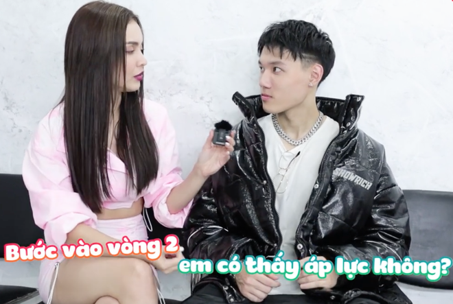 Tlinh - MCK ôm nhau kề má tình cảm phát hờn trong hậu trường Rap Việt! - Ảnh 9.