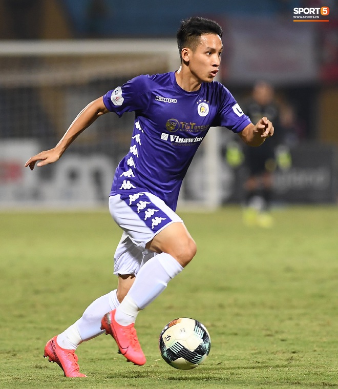 Vị trọng t&agrave;i đ&aacute;ng y&ecirc;u nhất V.League: Cười thật tươi khi r&uacute;t thẻ, giải quyết m&acirc;u thuẫn bằng c&acirc;u n&oacute;i lại đ&acirc;y &ocirc;m nhau n&agrave;o - Ảnh 9.