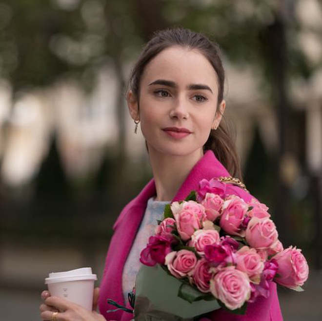 Quên cô Emily ở Paris 'sáng ngây ngô, tối giựt bồ' đi, nàng Emily này mới xứng đáng được 'ship' gấp đến Paris cơ!