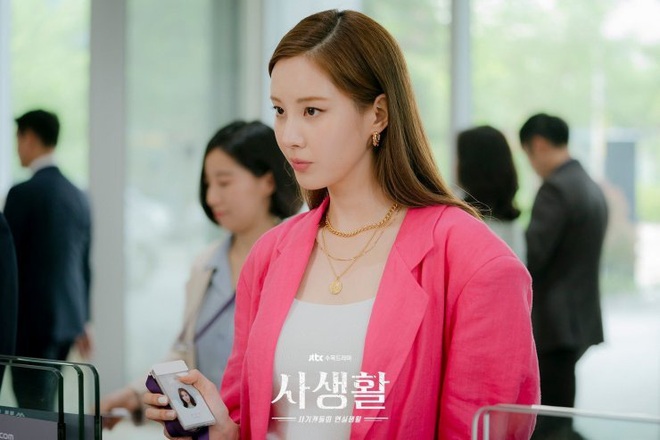 7749 m&agrave;n cosplay của qu&yacute; c&ocirc; lừa lọc Đời Tư: Cho&aacute;ng với vai b&agrave; th&iacute;m đờ đẫn đến thi&ecirc;n kim tiểu thư gi&agrave;u nứt v&aacute;ch - Ảnh 16.