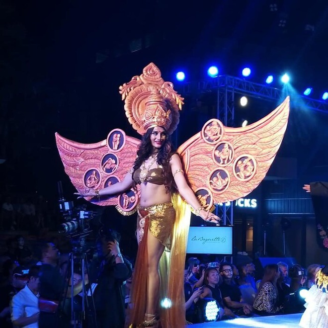 Trang phục dân tộc gây tranh cãi nhất lịch sử các cuộc thi: Sốc nhất là bầu ngực giả lộ thiên của Miss Universe Thailand 2020 - Ảnh 8.