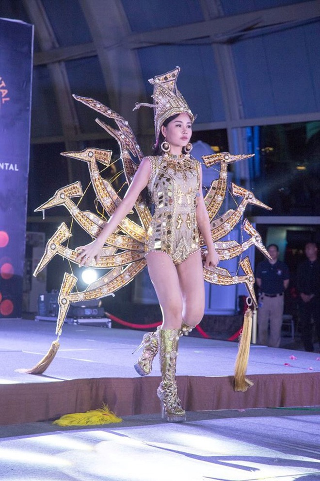 Trang phục dân tộc gây tranh cãi nhất lịch sử các cuộc thi: Sốc nhất là bầu ngực giả lộ thiên của Miss Universe Thailand 2020 - Ảnh 10.