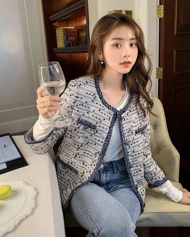 Chưa cần sắm đồ hiệu giá trên trời, thu này bạn cứ mua áo khoác tweed về mặc là &quot;chanh sả&quot; như người có tiền - Ảnh 2.