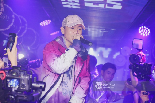1 ng&agrave;y sau khi bị loại, Binz rủ r&ecirc; 16 Typh c&ugrave;ng rap Bigcityboi tr&ecirc;n s&acirc;n khấu, nguy&ecirc;n d&agrave;n th&iacute; sinh Rap Việt bất ngờ đến chung vui! - Ảnh 15.