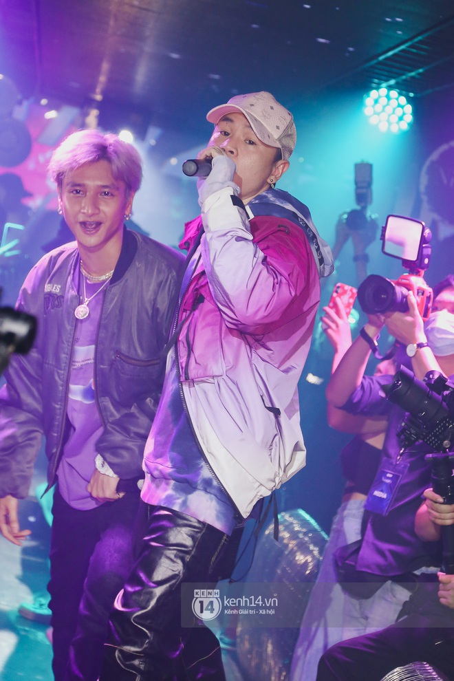 1 ng&agrave;y sau khi bị loại, Binz rủ r&ecirc; 16 Typh c&ugrave;ng rap Bigcityboi tr&ecirc;n s&acirc;n khấu, nguy&ecirc;n d&agrave;n th&iacute; sinh Rap Việt bất ngờ đến chung vui! - Ảnh 18.