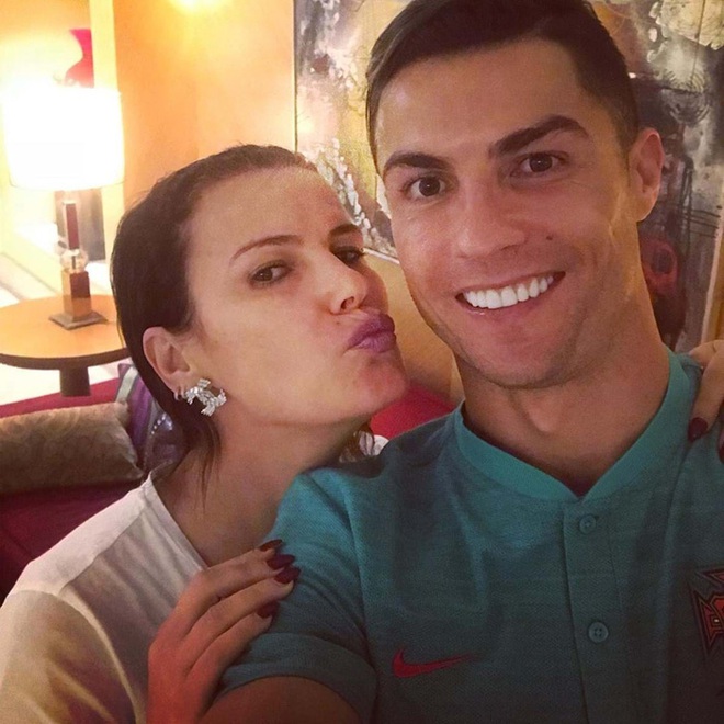 Hé lộ bất ngờ về tên trộm cả gan đột nhập vào dinh thự 210 tỷ của Ronaldo: Hành động khi có người bên trong, cả gia đình CR7 đều biết mặt - Ảnh 1.