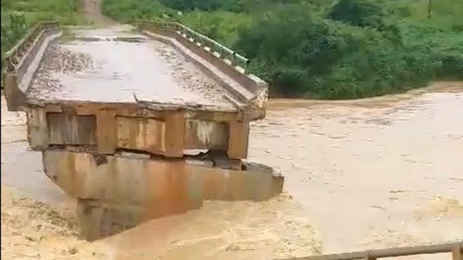 Lũ cuốn làm 1 trung úy biên phòng và 1 sinh viên tử vong - Ảnh 1.