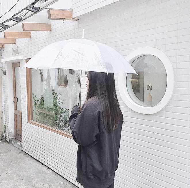 Những góc phố đậm chất Hàn Quốc ngay giữa lòng Hà Nội, lên ảnh mang vibe trong trẻo đến ngẩn ngơ - Ảnh 4. Những góc phố đậm chất Hàn Quốc ngay giữa lòng Hà Nội, lên ảnh mang vibe trong trẻo đến ngẩn ngơ - Ảnh 4.