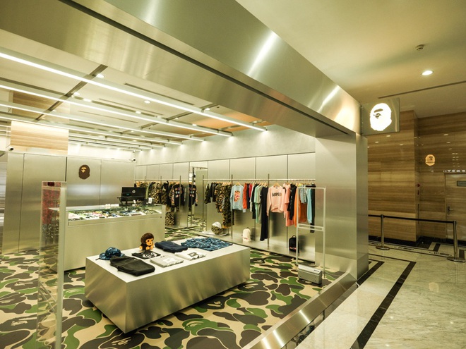 N&oacute;ng hổi những &ldquo;đ&aacute;m m&acirc;y rằn ri&rdquo; BAPE trở th&agrave;nh g&oacute;c check-in chất lừ cho giới trẻ - Ảnh 1.
