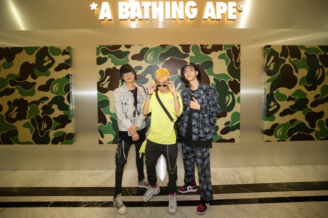 N&oacute;ng hổi những &ldquo;đ&aacute;m m&acirc;y rằn ri&rdquo; BAPE trở th&agrave;nh g&oacute;c check-in chất lừ cho giới trẻ - Ảnh 4.