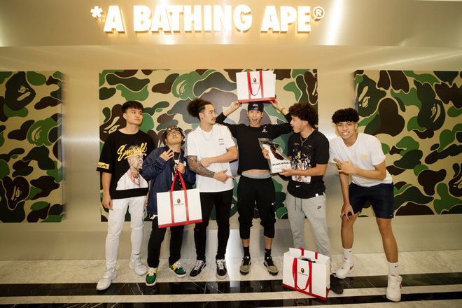N&oacute;ng hổi những &ldquo;đ&aacute;m m&acirc;y rằn ri&rdquo; BAPE trở th&agrave;nh g&oacute;c check-in chất lừ cho giới trẻ - Ảnh 6.