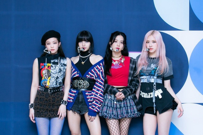 Hai thành viên Black Pink bị đăng ảnh trên web nóng  2sao