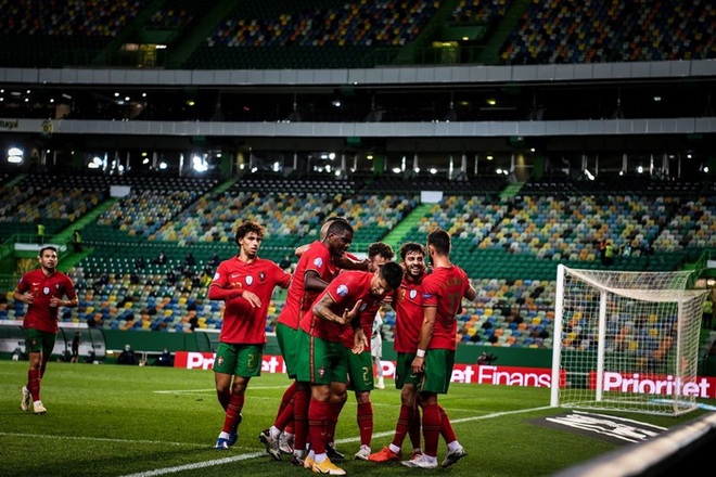 Xa Ronaldo không là bão tố: Bồ Đào Nha thắng đậm Thụy Điển trong ngày thiếu vắng ngôi sao số 1 - Ảnh 1.