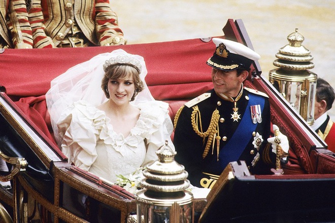 Váy cưới Công nương Diana bất ngờ gây sốt trở lại: 3,5 tỷ VNĐ, tốn vải nhất lịch sử Hoàng gia và nhiều bật mí bất ngờ - Ảnh 8.