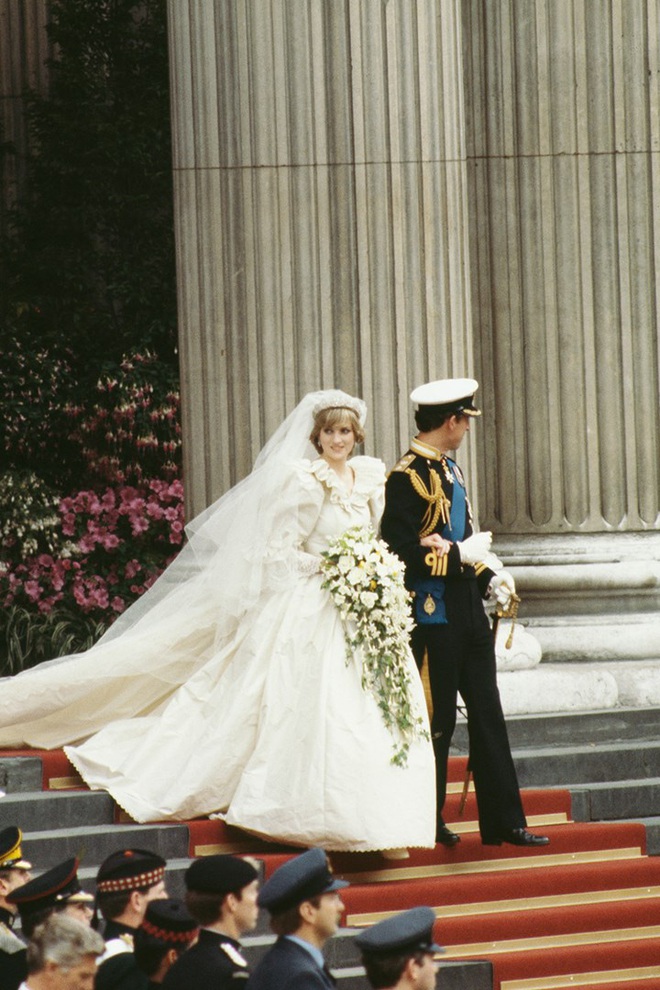 Váy cưới Công nương Diana bất ngờ gây sốt trở lại: 3,5 tỷ VNĐ, tốn vải nhất lịch sử Hoàng gia và nhiều bật mí bất ngờ - Ảnh 3.