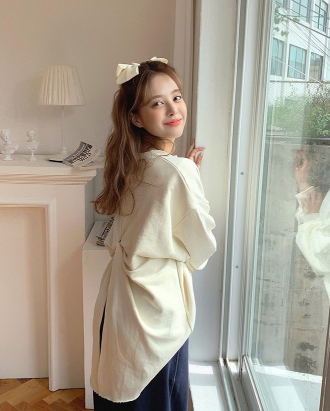 20⁄10 mặc xinh thôi chưa đủ, các nàng diện thêm những kiểu tóc này thì visual còn ngất ngây hơn nhiều - Ảnh 8. 20⁄10 mặc xinh thôi chưa đủ, các nàng diện thêm những kiểu tóc này thì visual còn ngất ngây hơn nhiều - Ảnh 8.