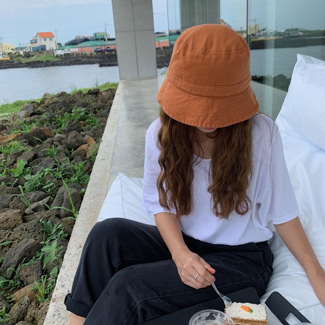 20⁄10 mặc xinh thôi chưa đủ, các nàng diện thêm những kiểu tóc này thì visual còn ngất ngây hơn nhiều - Ảnh 2. 20⁄10 mặc xinh thôi chưa đủ, các nàng diện thêm những kiểu tóc này thì visual còn ngất ngây hơn nhiều - Ảnh 2.