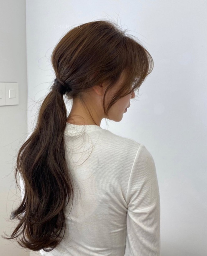 20⁄10 mặc xinh thôi chưa đủ, các nàng diện thêm những kiểu tóc này thì visual còn ngất ngây hơn nhiều - Ảnh 3. 20⁄10 mặc xinh thôi chưa đủ, các nàng diện thêm những kiểu tóc này thì visual còn ngất ngây hơn nhiều - Ảnh 3.