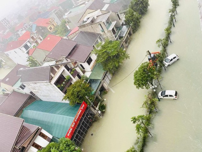 Mưa trắng trời, TP. Hà Tĩnh chìm trong ngập lụt lịch sử chưa từng có - Ảnh 14.