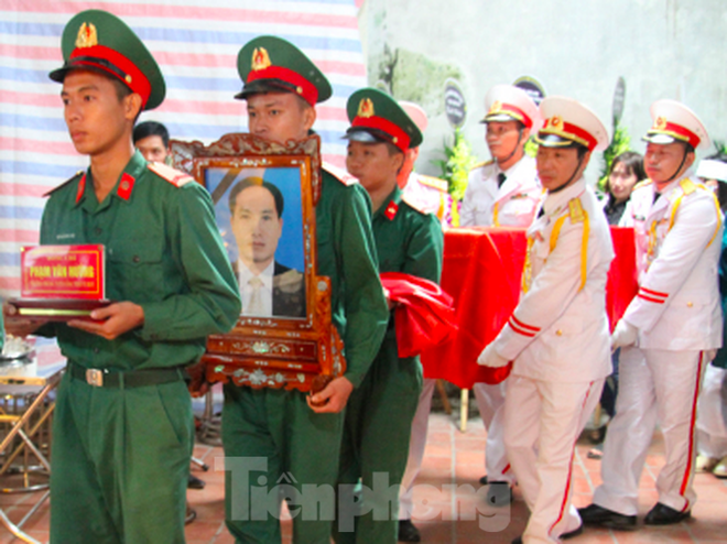 Quê mẹ Thái Bình đón Liệt sỹ, nhà báo Phạm Văn Hướng hi sinh ở Rào Trăng - Ảnh 4.