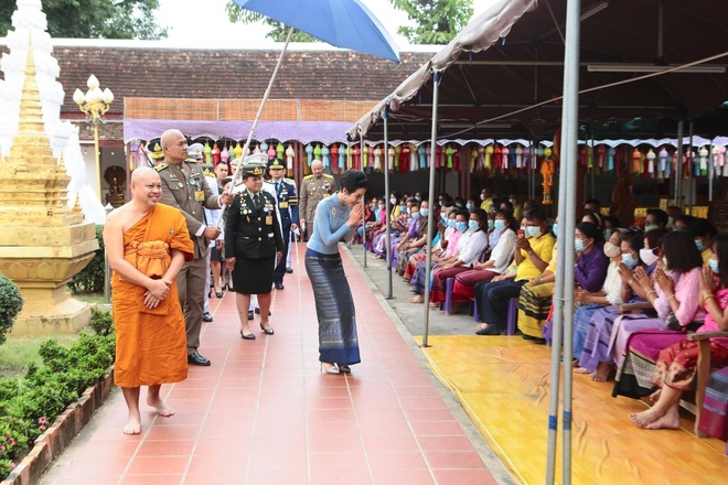 Hoàng quý phi Thái Lan tái xuất rực rỡ, thực hiện loạt nhiệm vụ hoàng gia, vị thế cùng nhan sắc ngày càng thăng hạng - Ảnh 5.