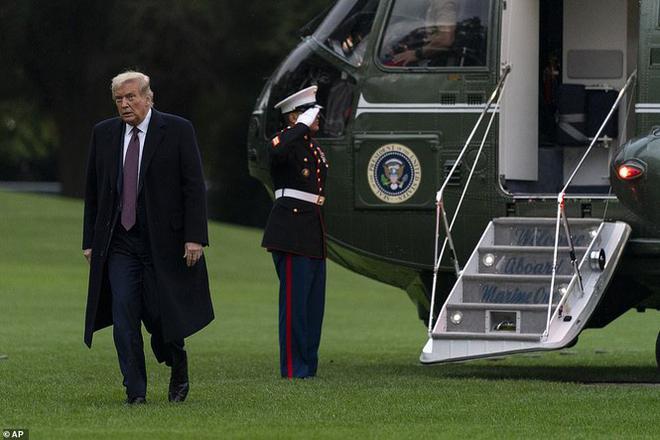 B&aacute;c sĩ Nh&agrave; Trắng tiết lộ t&igrave;nh trạng sức khỏe của &ocirc;ng Trump v&agrave; phu nh&acirc;n - Ảnh 1.