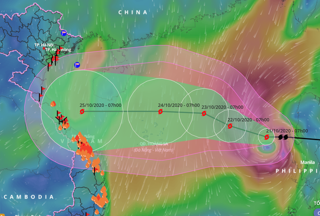 Điều dị thường ở cơn bão số 8 đang tăng cấp độ trên biển Đông - Ảnh 1.