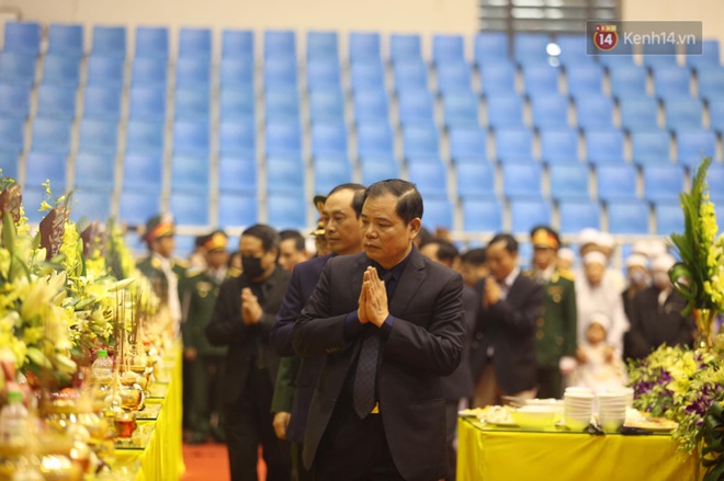 Tang lễ đẫm nước mắt của 22 quân nhân Sư đoàn 337 hy sinh do núi sạt lở, người thân và đồng đội khóc nghẹn trong đau đớn - Ảnh 7.