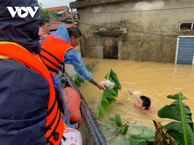 Quảng Bình trích hơn 110 tỷ đồng giúp dân khắc phục hậu quả lũ lụt - Ảnh 2.
