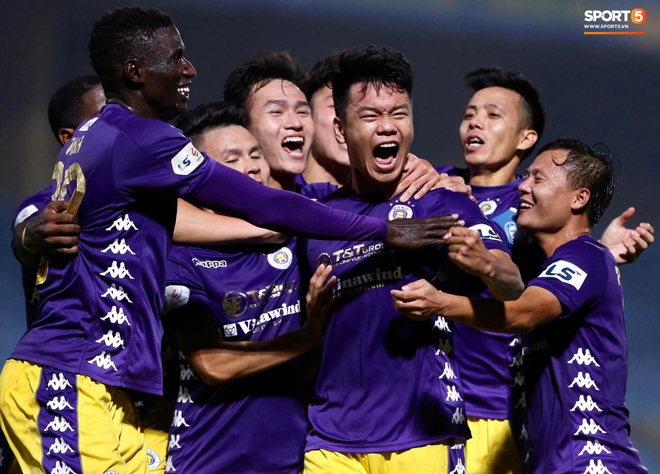 Quang Hải &quot;nổ súng&quot; phút cuối giải cứu Hà Nội FC, ăn mừng vỡ oà như đoạt chức vô địch - Ảnh 8.